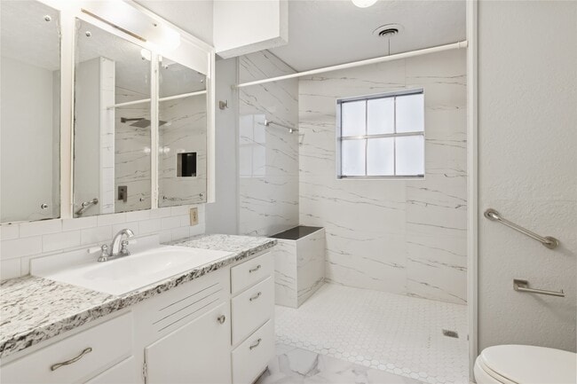 Building Photo - 2303 Kipling St