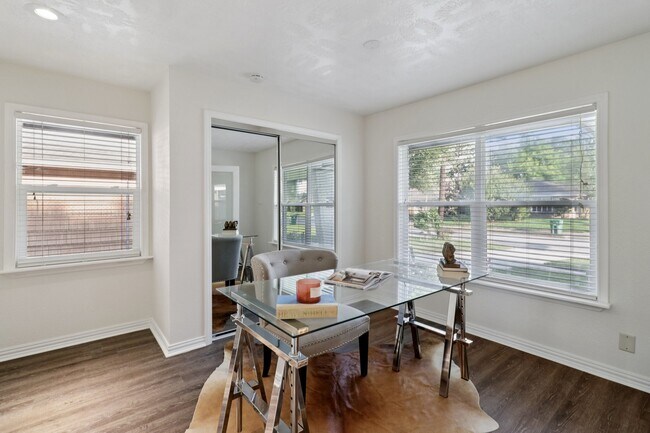 Building Photo - 10328 Shadow Oaks Dr