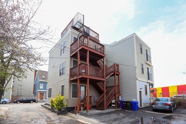 Building Photo - 104 D St