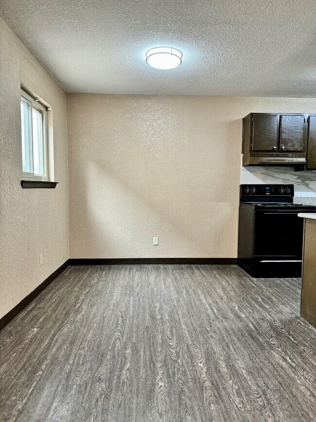 Building Photo - 226 Cherry St