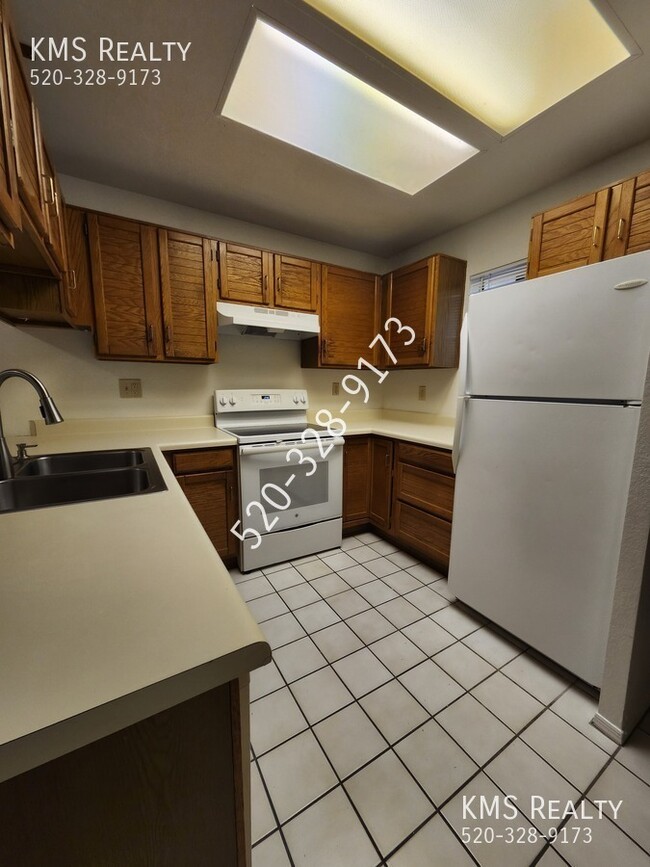 Building Photo - 56 N Camino Imagen