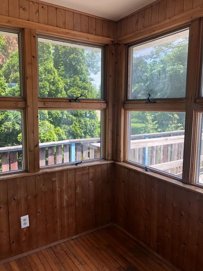 Building Photo - 811 W Adams Rd