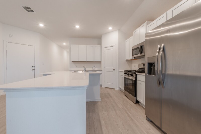 Building Photo - 448 Keefer