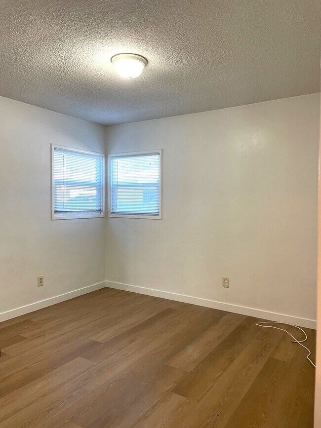 Building Photo - 468