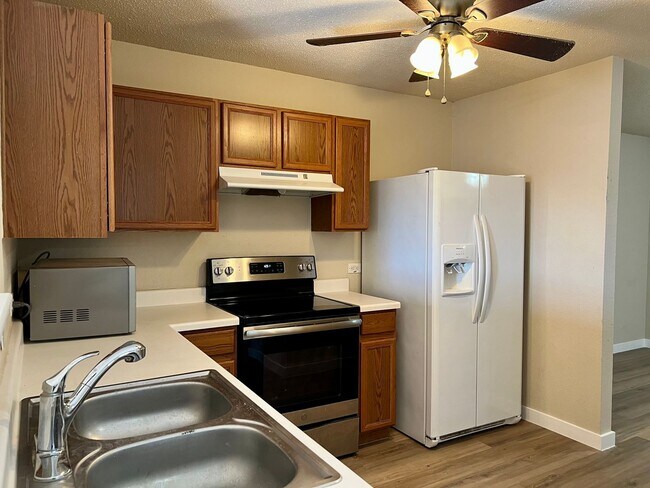 Building Photo - Maned