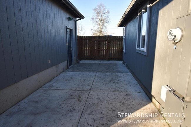 Building Photo - 195 N 9th St