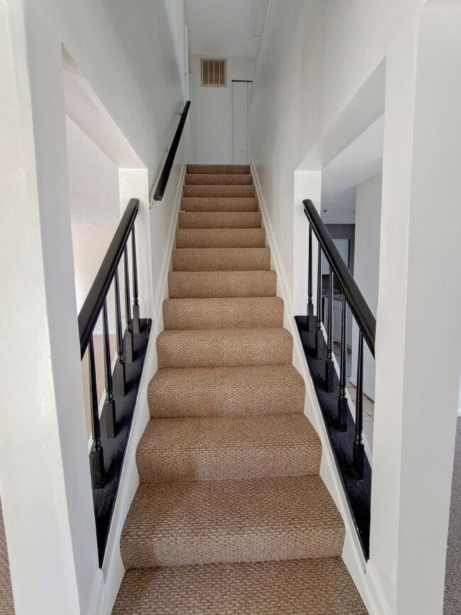 Building Photo - 3870 Gateview Pl