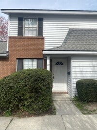 Building Photo - 29 Knollwood Cir