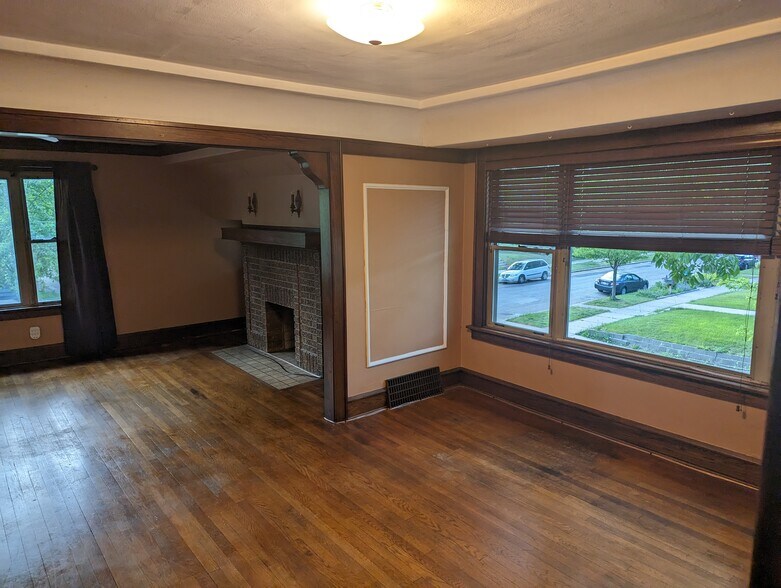 Building Photo - 2976 N Newhall St
