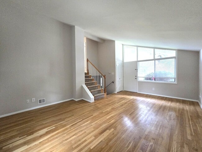 Building Photo - Updated 3BR, 2BA with Screened in Porch in Close in Rockville/Kensington!!