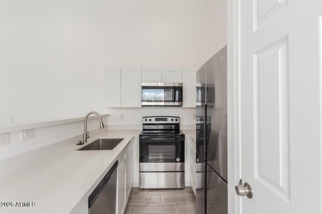 Building Photo - 8335 W Pineveta Dr