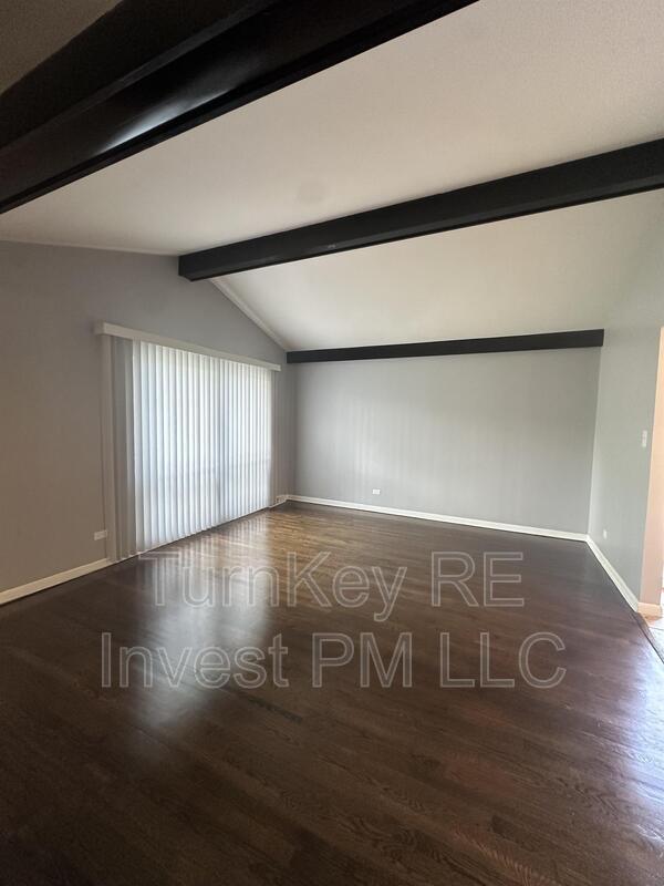 Building Photo - 923 W 187th St