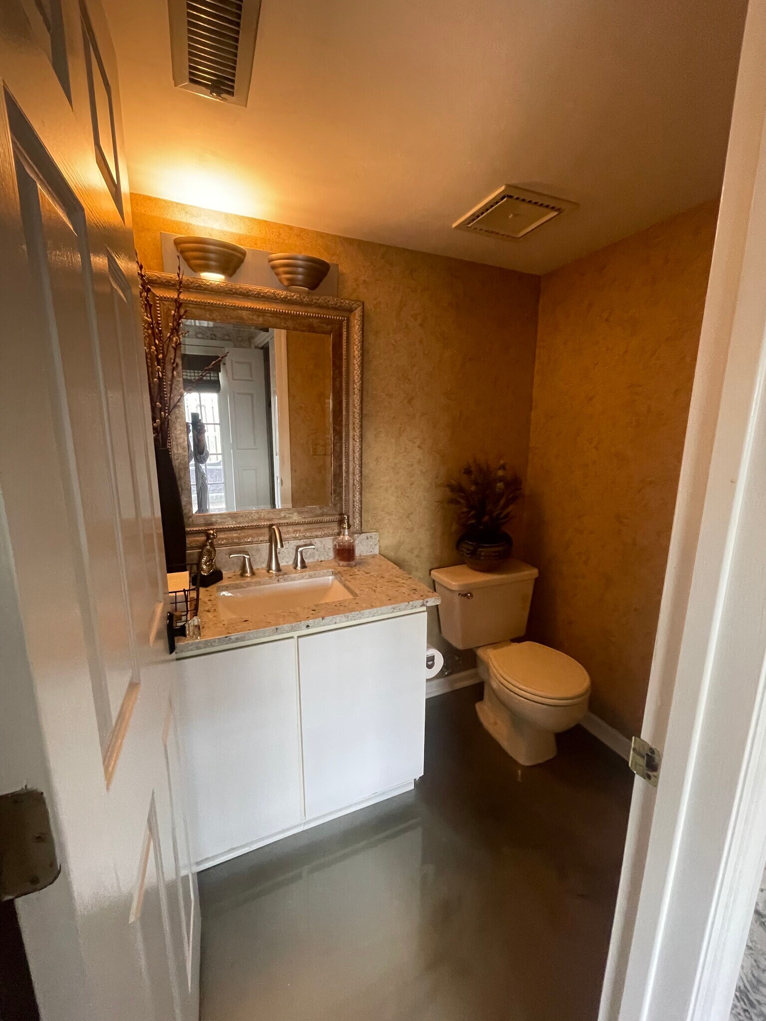 Half bath - 105 Ellington Pl