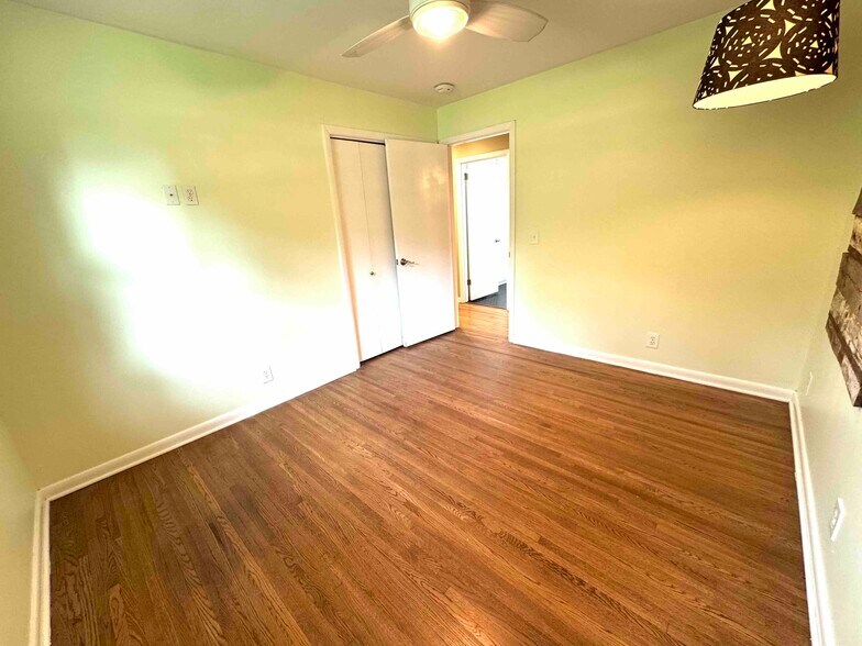 3rd BR - 5011 Suter Dr