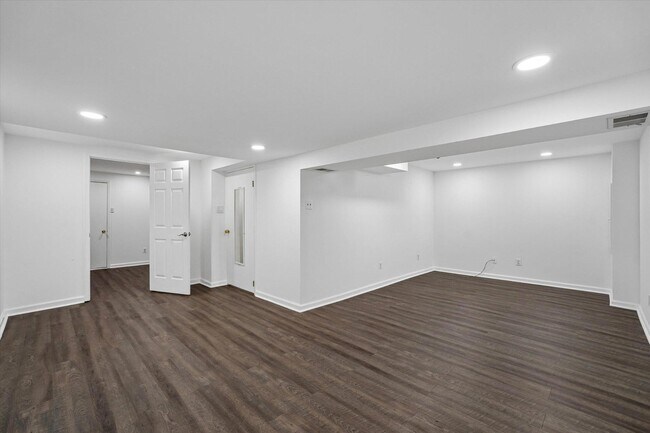 Building Photo - 1604 Cotswald Ct
