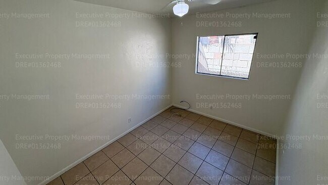 Building Photo - 3 bedroom 1 bathroom house located near E. California Ave/ Mt Vernon Ave