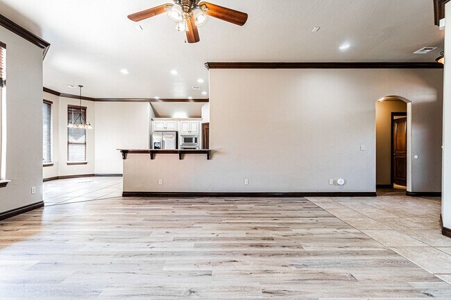 Building Photo - 4 Bed 3 Bath in Edmond!