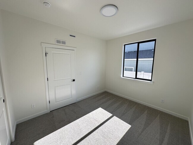 Building Photo - Brand New 3-Bed, 2-Bath Home for Lease – 1,877 sq ft in South Richland