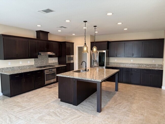 Building Photo - Newer Modern 4 Bedroom 3.5 Bath w/ Bedroom...
