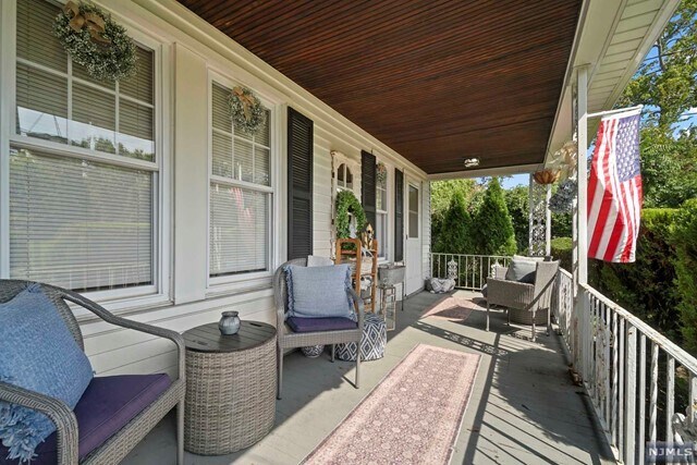 Building Photo - 205 W Main St