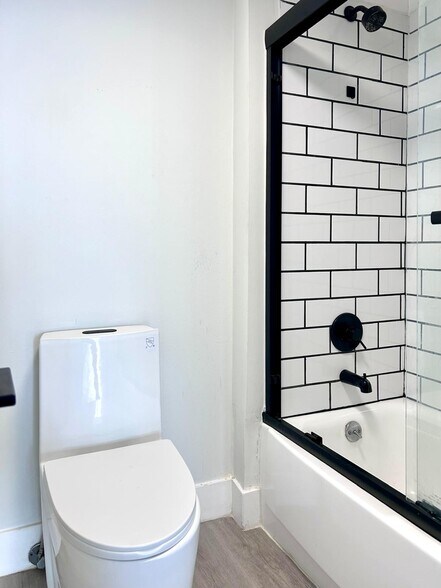 Master Bath - 5838 Collins Ave