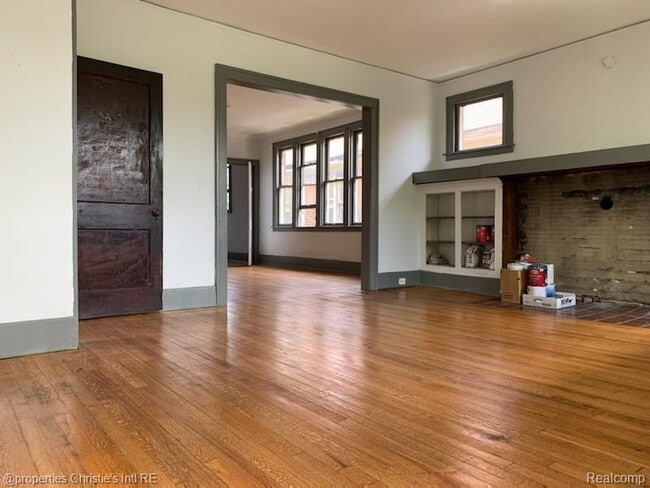 Primary Photo - 2286 W Philadelphia St