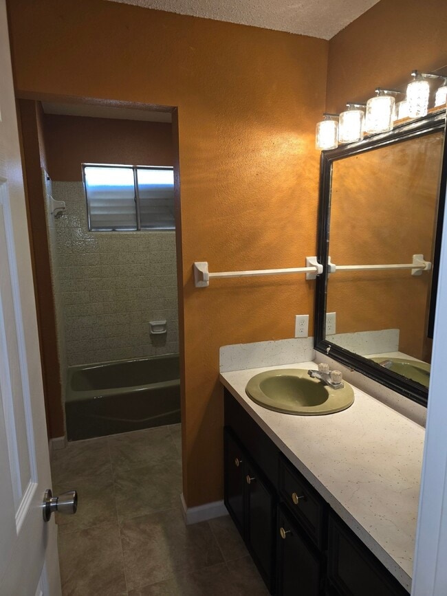 Building Photo - 7218 Oriole St