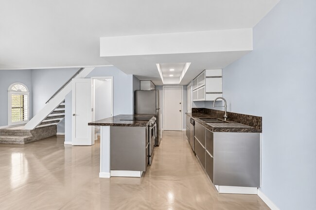 Building Photo - 8658 S 51st St