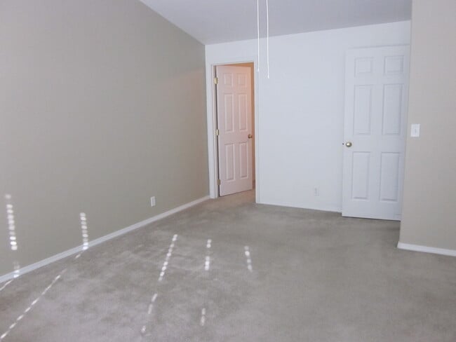 Building Photo - 3 Bedroom Single Level Home in NW Redmond