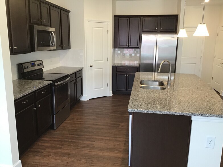 Building Photo - 4992 Chutney Dr