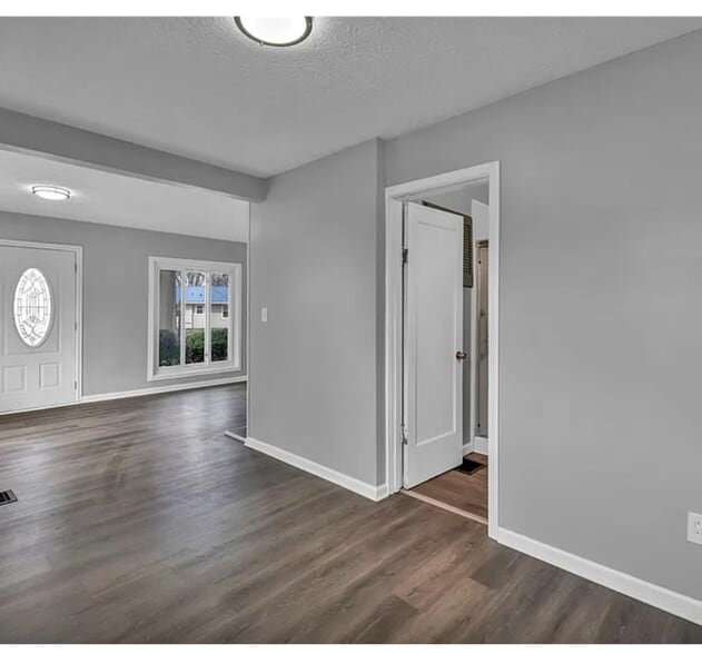 Building Photo - 204 Grove Ave