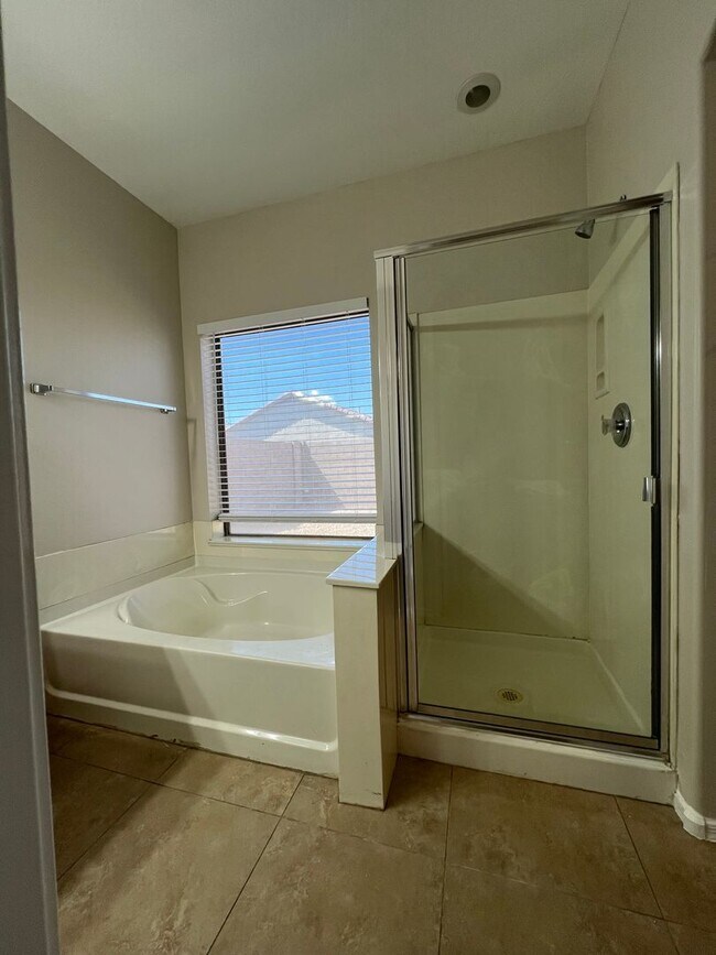 Building Photo - Move in ready near Baseline & Crismon: Vil...