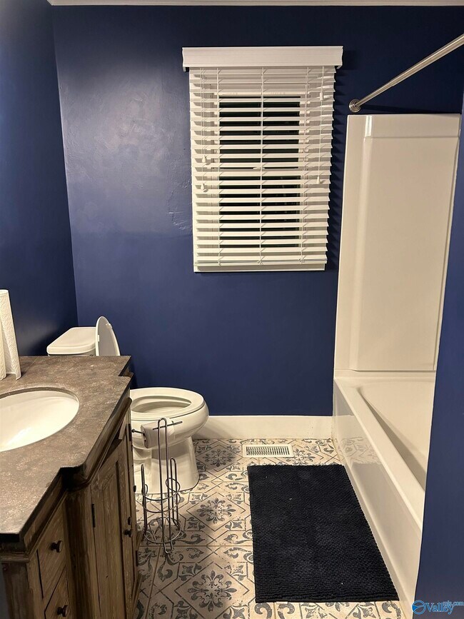 Building Photo - 1611 College St SE