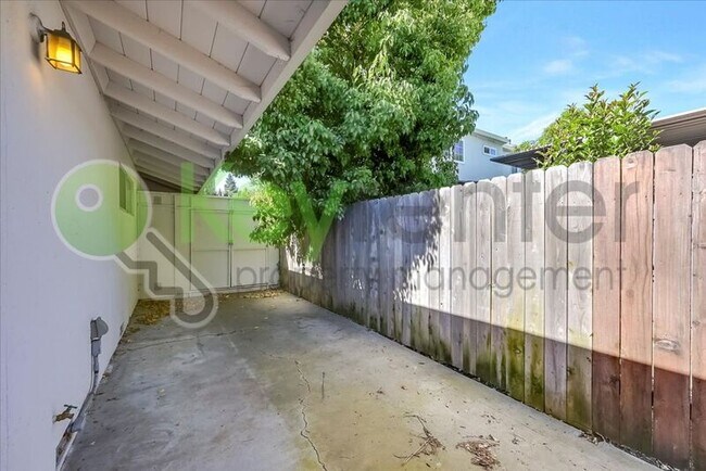 Building Photo - 6705 Greenback Ln
