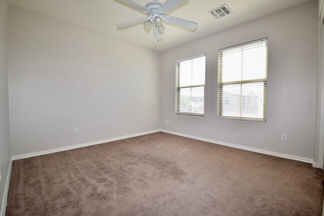 Building Photo - Beautiful Queen Creek home with a Pool!