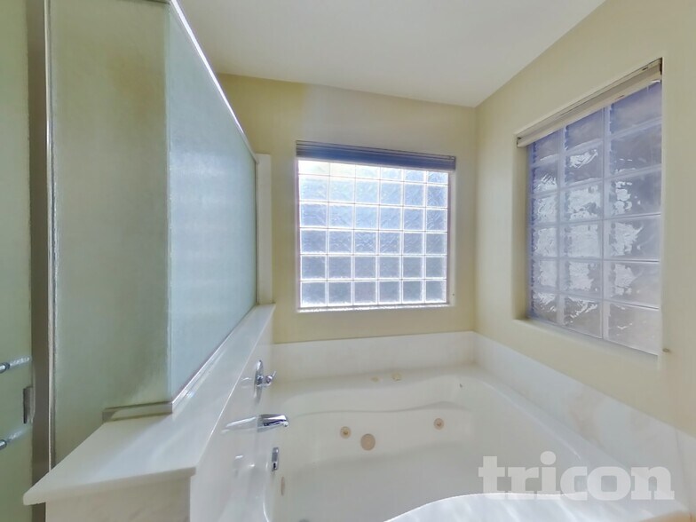 Building Photo - 10743 Iona Island Ave