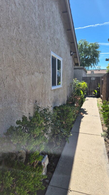 Building Photo - 1856 E 5th St