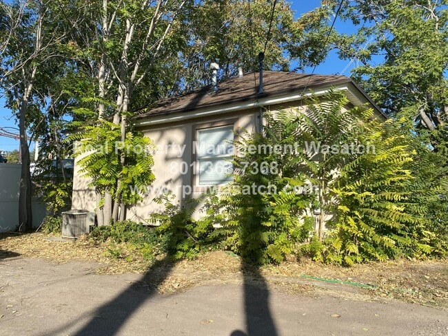 Building Photo - Come See This 4 Bedroom 1.5 bathroom single family home!!