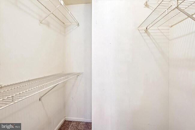 Building Photo - 10101 Grosvenor Pl