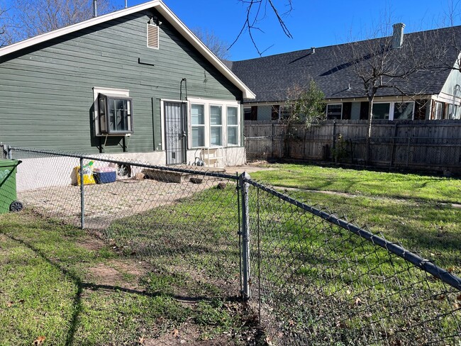 Building Photo - Bungalow Home in Central Waco