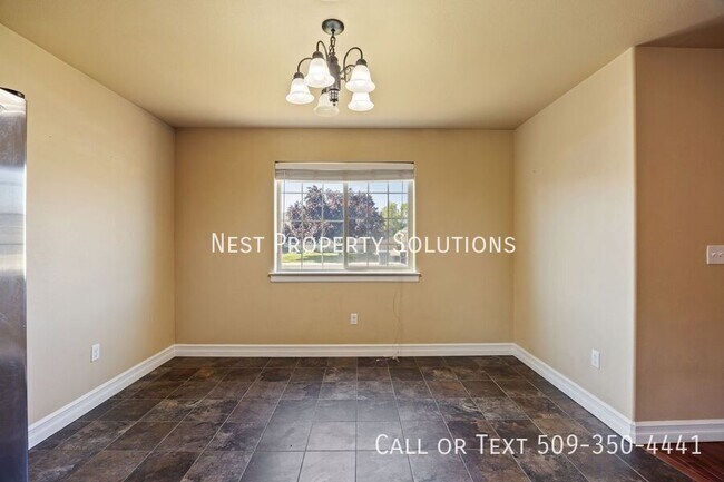 Building Photo - 547 S Bayside St