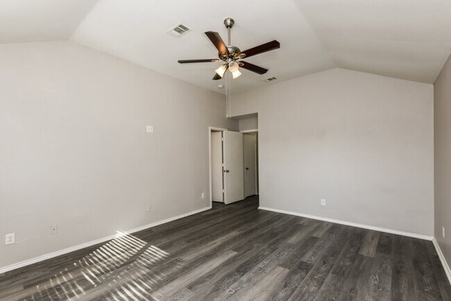 Building Photo - 1007 Andrew St