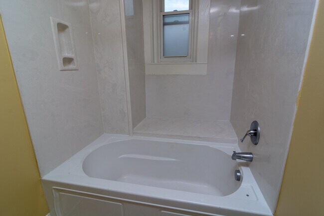 Building Photo - The Senate Club - 2 bedroom/2 bath **** MO...