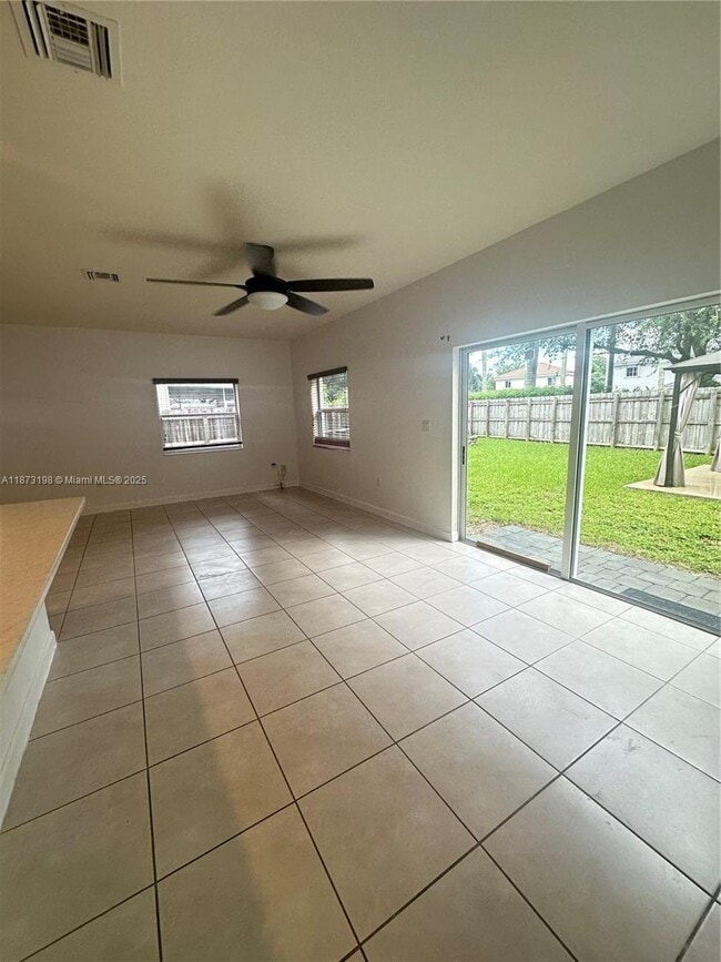 Building Photo - 3114 SE 3rd Dr