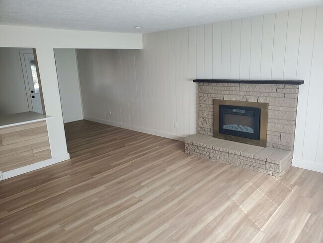 Building Photo - Beautiful 4BR/2BA South Spokane Home