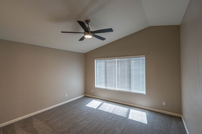Building Photo - Lovely 3 bed/2.5 bath in Lindsay Ranch!