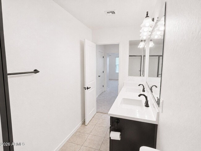 Building Photo - 1131 E Binner Dr