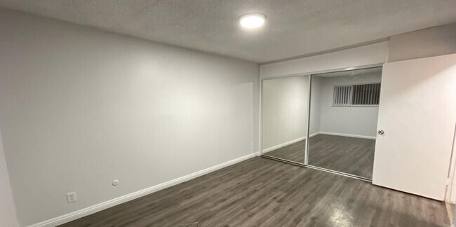 Building Photo - 2.0 bedroom in Canoga Park California 91304
