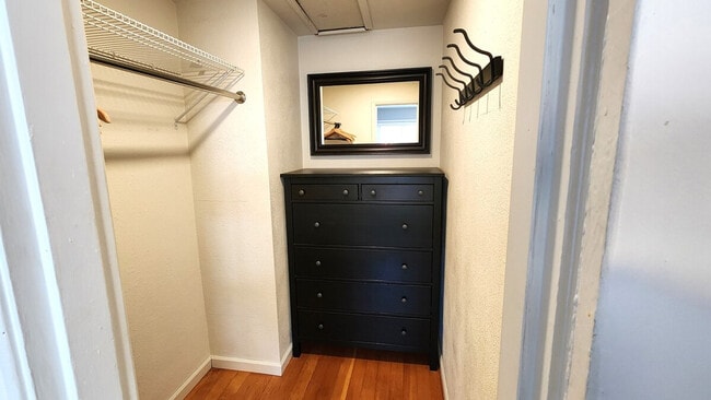 Building Photo - 11315 Roosevelt Way NE