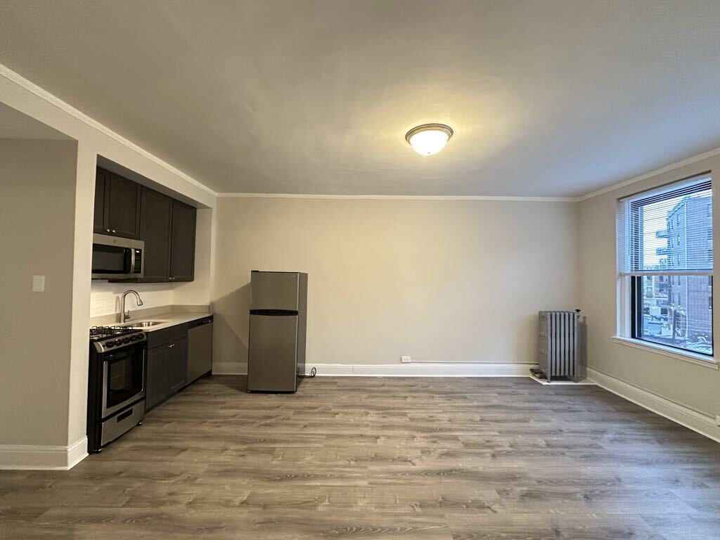 Building Photo - 3335 W Diversey Ave